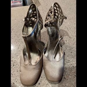 Adrianna Papell New Gold Dancing Heels with sequin lattice detail Size 8.5